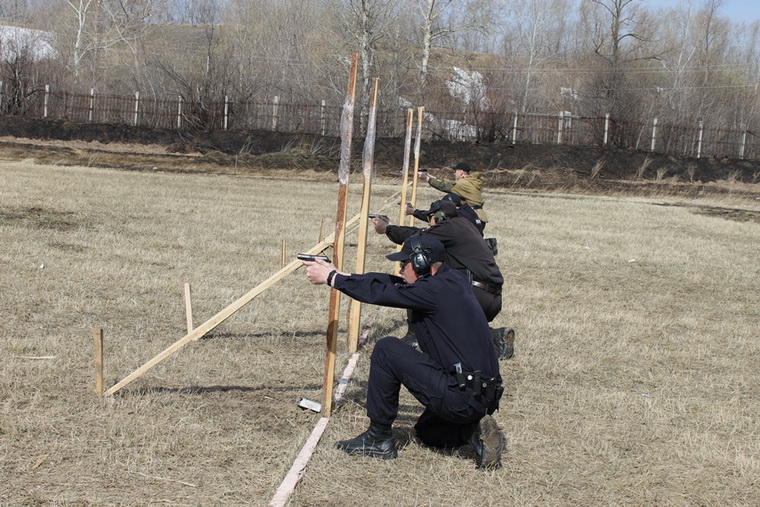 Алтайские силовики соревновались в стрельбе из боевого оружия