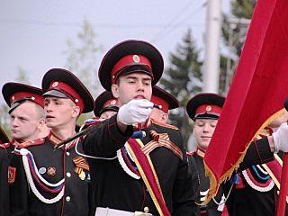 День Победы отмечают в Барнауле торжественным шествием войск Барнаульского гарнизона и колонны «Бессмертного полка»
