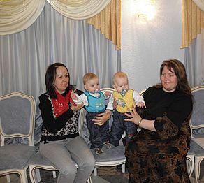 Праздник «Счастье в квадрате» с участием близнецов, двойняшек и многодетных семей прошел в Барнауле