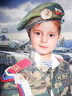 Более 100 человек участвуют в поисках пропавшего на Алтае 4-летнего мальчика