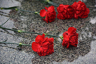 На барнаульский Мемориал Славы возложили цветы в память о начале блокады Ленинграда