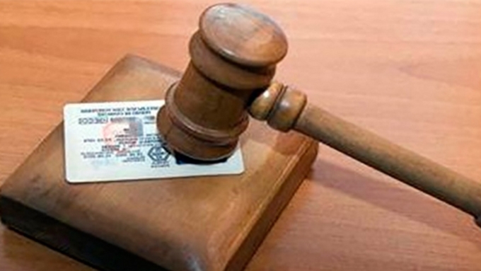 Четверть млн граждан России временно лишились водительских прав за долги