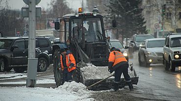 Кто должен убирать улицы Барнаула от снега зимой и в какие сроки?