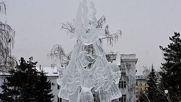 Лучшую ледяную фигуру выбрали на площади Сахарова в Барнауле