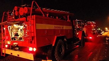 Загоревшийся жилой дом в Бийске тушили 15 пожарных