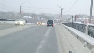 Жители Бийска возмущены качеством очистки моста от снега