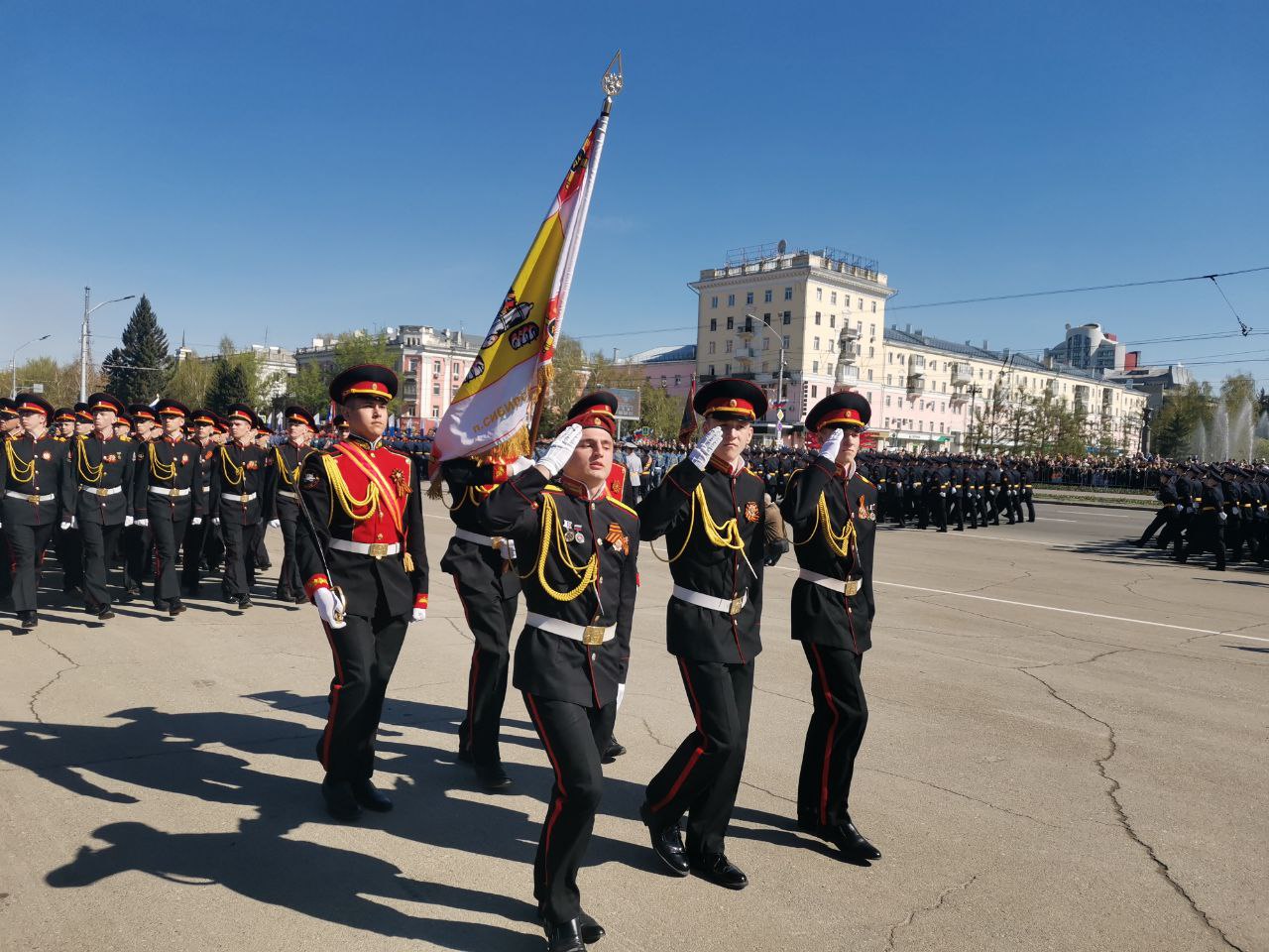 В Барнауле прошел парад Победы. Фото и видео