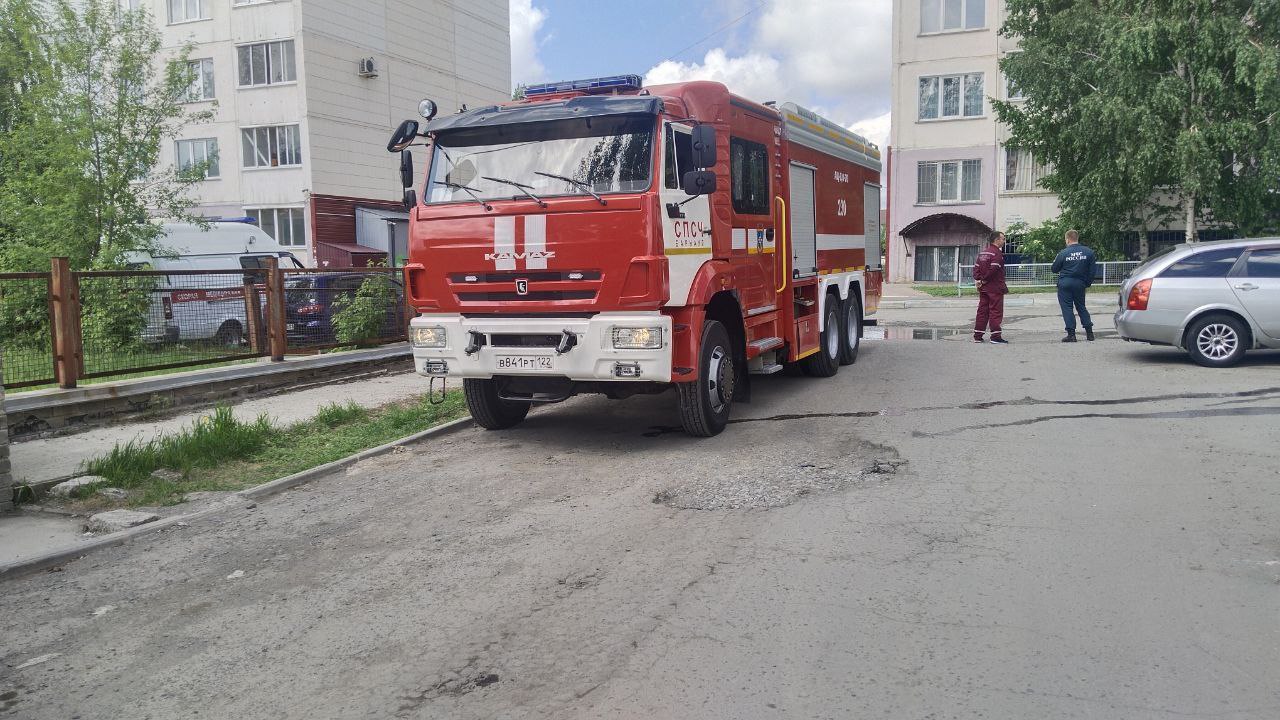 Пожар в квартире десятиэтажного дома произошел на улице Малахова в Барнауле