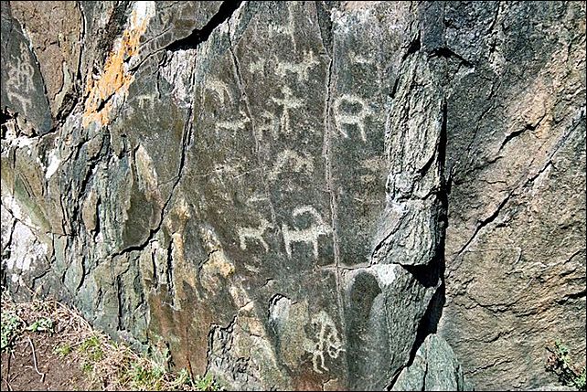 Археологические памятники алтая. Археологические памятники Республики Алтай. Мезолитические памятники Республики Алтай. Археологический комплекс бийке горный Алтай. Памятники среднего палеолита горного Алтая памятники горного Алтая.