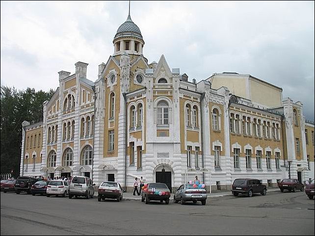 Драмтеатр бийск. Бийский городской драматический театр. Драм театр город Бийск. Городской драматический театр старый Бийск. Бийский драматический театр зимой.