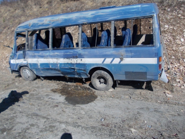 Пассажирский автобус перевернулся в Республике Алтай
