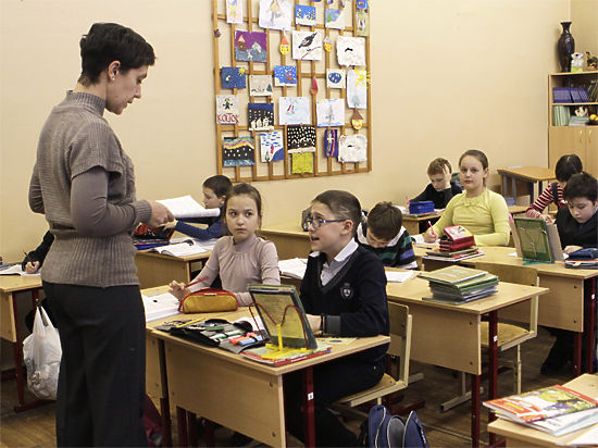 Школа конечно. Оптимизация школ фото. Русская школа в Страсбурге. С какого класса начинается старшая школа в России. Учитель МХК В школе номер 1482.