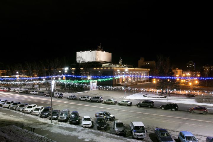 Фото барнаул 2023. Главная площадь Барнаула. Павловский тракт Барнаул украсили к новому году. Барнаул 2021 достопримечательности. Зима в Барнауле 2021 фото.