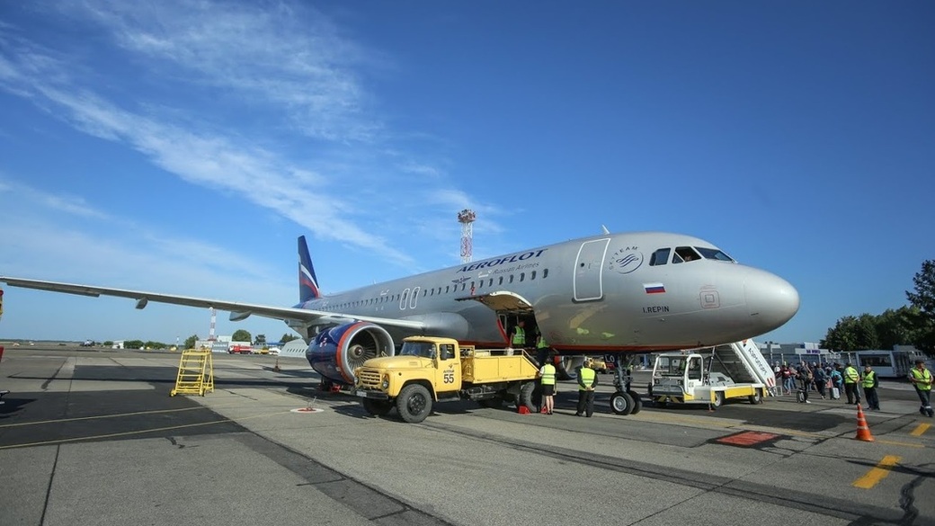 Самолет красноярск новосибирск. S7 Барнаул. Самолет Барнаул Новосибирск. Самолет Барнаул Москва. Авиакомпания Алтайские авиалинии.