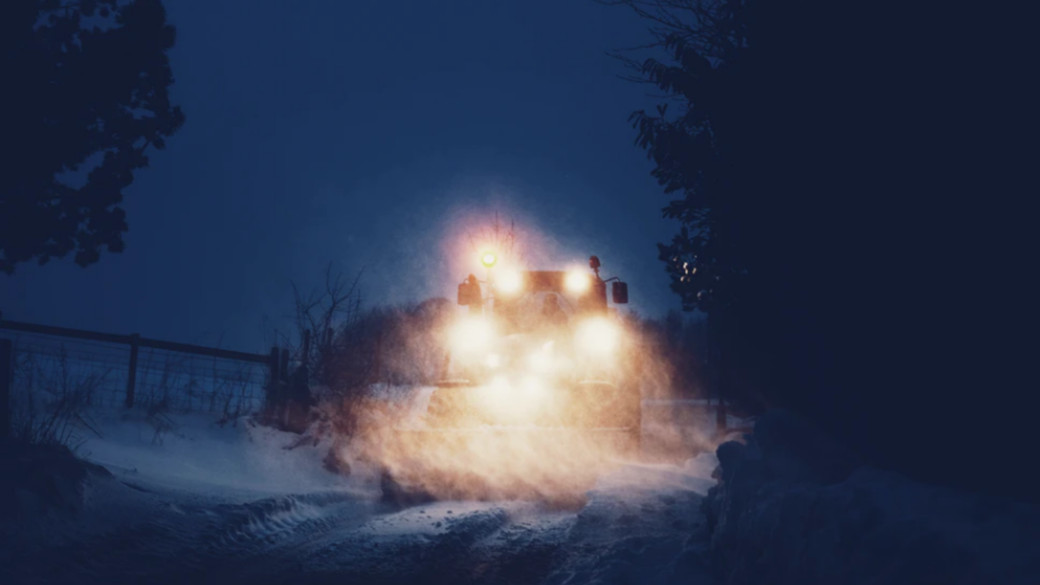 Почти 90 снегоуборочных машин будут работать на дорогах Барнаула в ночь на 10 ноября