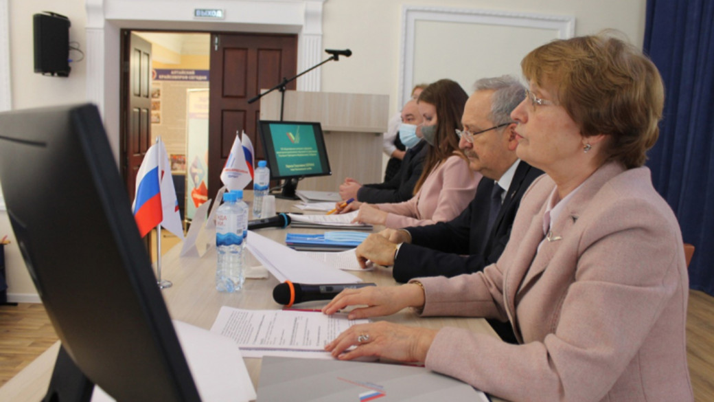 Активисты ОНФ передали общественные предложения алтайскому губернатору Томенко