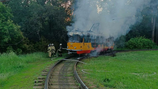 Сгоревший трамвай / Фото: "Инцидент Барнаул"