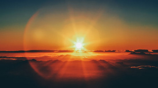 Солнце над горами / Фото: unsplash.com