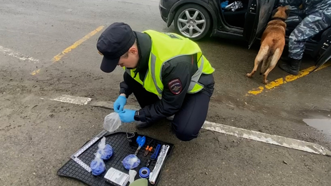 Полиция во время задержания / Фото: ГУ МВД по Алтайскому краю