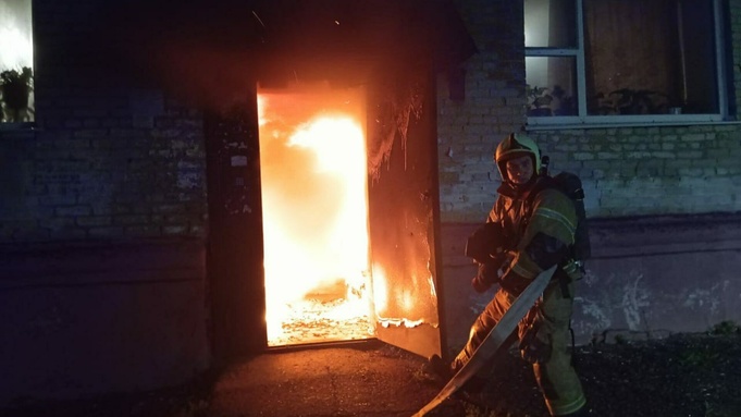 Пожар в доме на улице  Дзержинского / Фото: МЧС Алтайского края