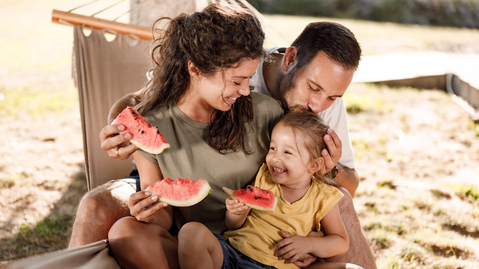 Счастливая семья / Фото: skynesher / istockphoto.com/ru