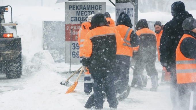 Уборка снега в Барнауле /Фото: amic.ru