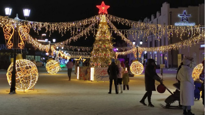 Снежный городок на ул. Мало-Тобольской / Фото: amic.ru