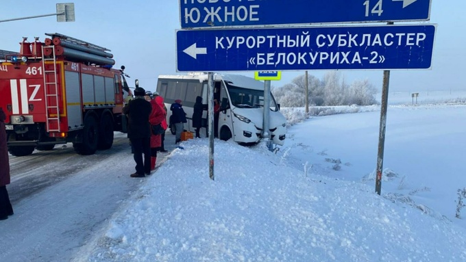 Место ДТП / Фото: МЧС России по Алтайскому краю