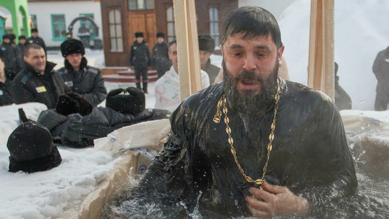 Крещение в Петербурге: где окунуться, зачем беречь голову и как не получить штраф