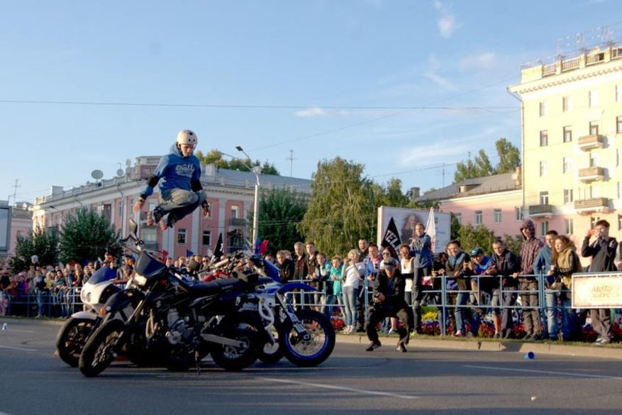 В барнауле пройдет. День города Барнаул. Барнаул день города фотографии. С днем города Барнаул картинки. День Барнаула.