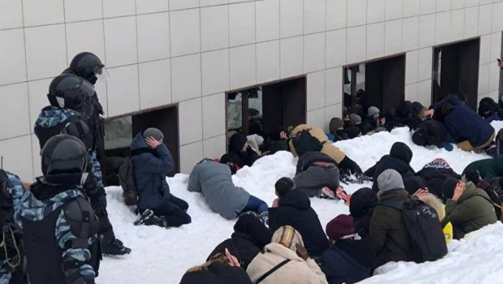 Задержание является. Арест Пескова. Задержание Песковых в Артыште. Задержание Пескова во Франции. Пескова задержали в Германии.