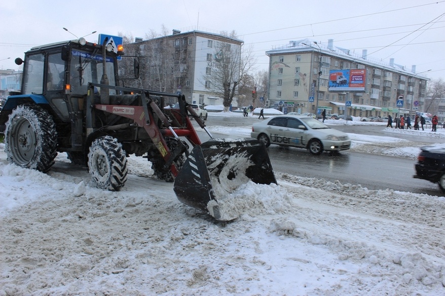 Техника барнаул. Чистка дорог в Барнауле. Рыхлитель снега на дорогах. Барнаул техника. Снегоуборочная техника на дорогах.