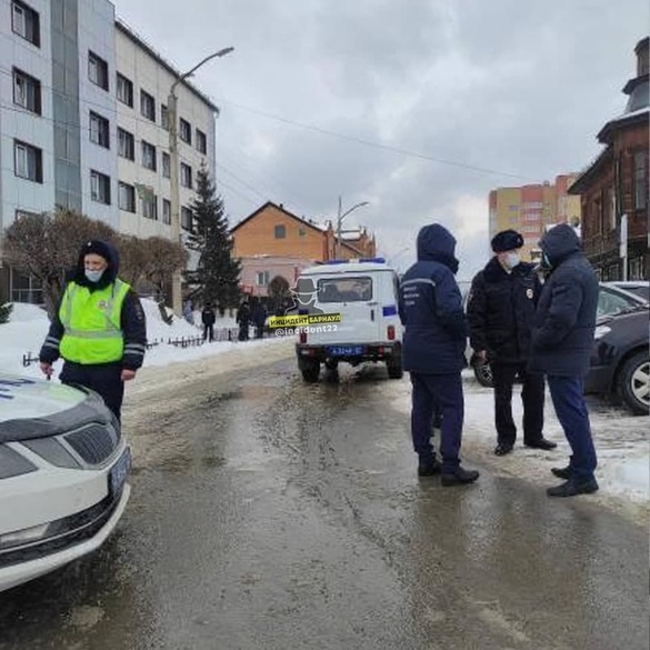 Судебные приставы барнаул железнодорожный. Судебные приставы Барнаул. Пушкина 17 б Барнаул судебные приставы. Тревога в Барнауле. Фото здания судебных приставов на Нагорной.