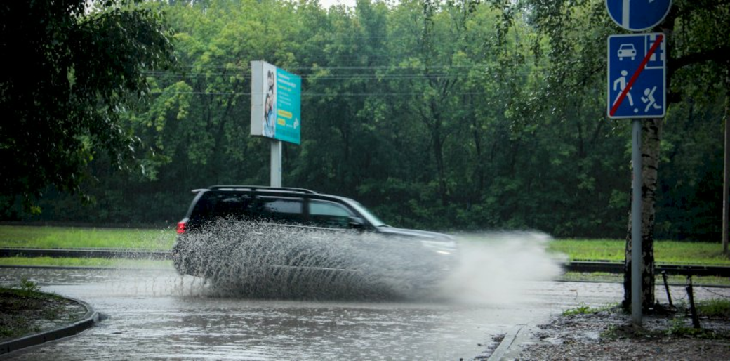 Барнаул дождь. Три дня дождя Барнаул. Озеро Барнаул. Иван Купала природа без людей. Весь мокрый на Ивана Купала приколы.