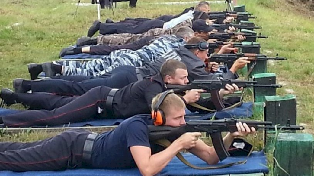 В москве открыл стрельбу из автомата. Стрельбище. Стрельбище полиции. Стрельбище в Барнауле Шадрино.