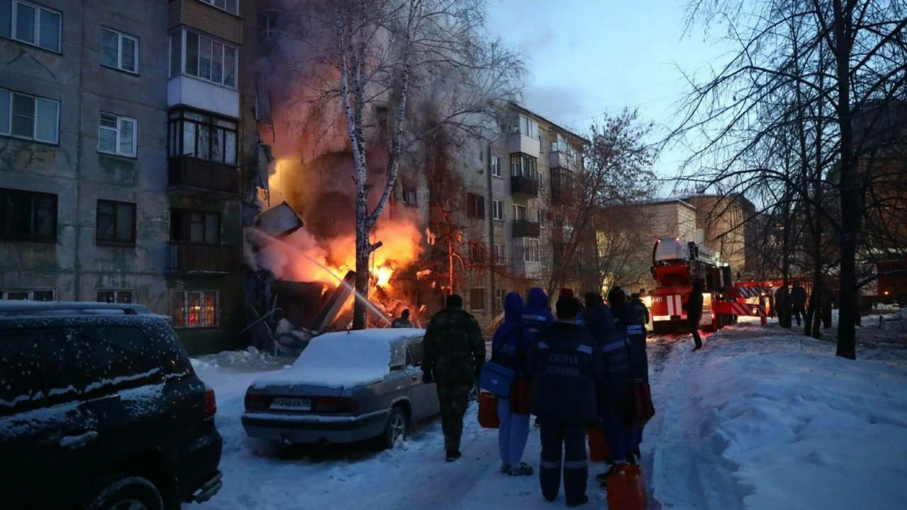 Число погибших при взрыве газа в пятиэтажке в Новосибирске выросло до двух