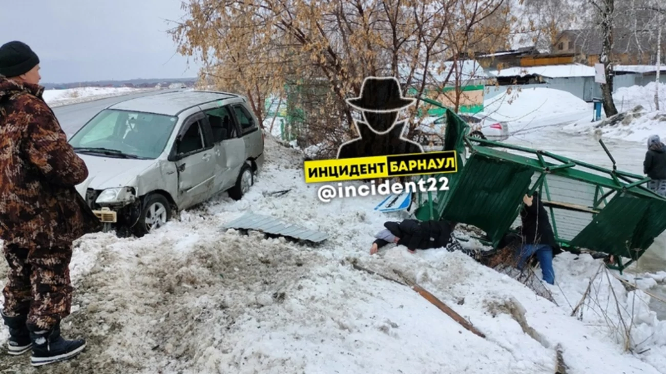 Водитель и пассажиры сбежали. Появились подробности ужасной аварии в  Новоалтайске