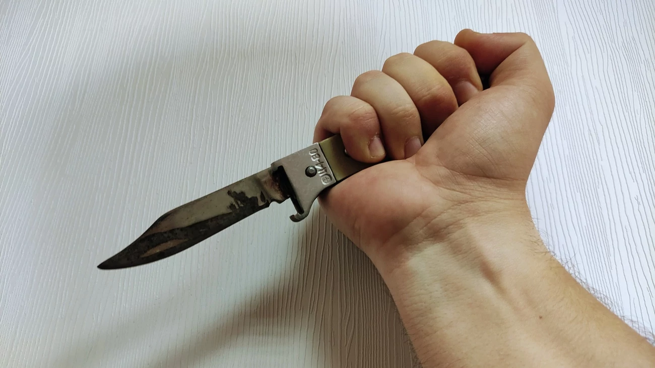 Соцсети: подростку воткнули нож в спину в Барнауле