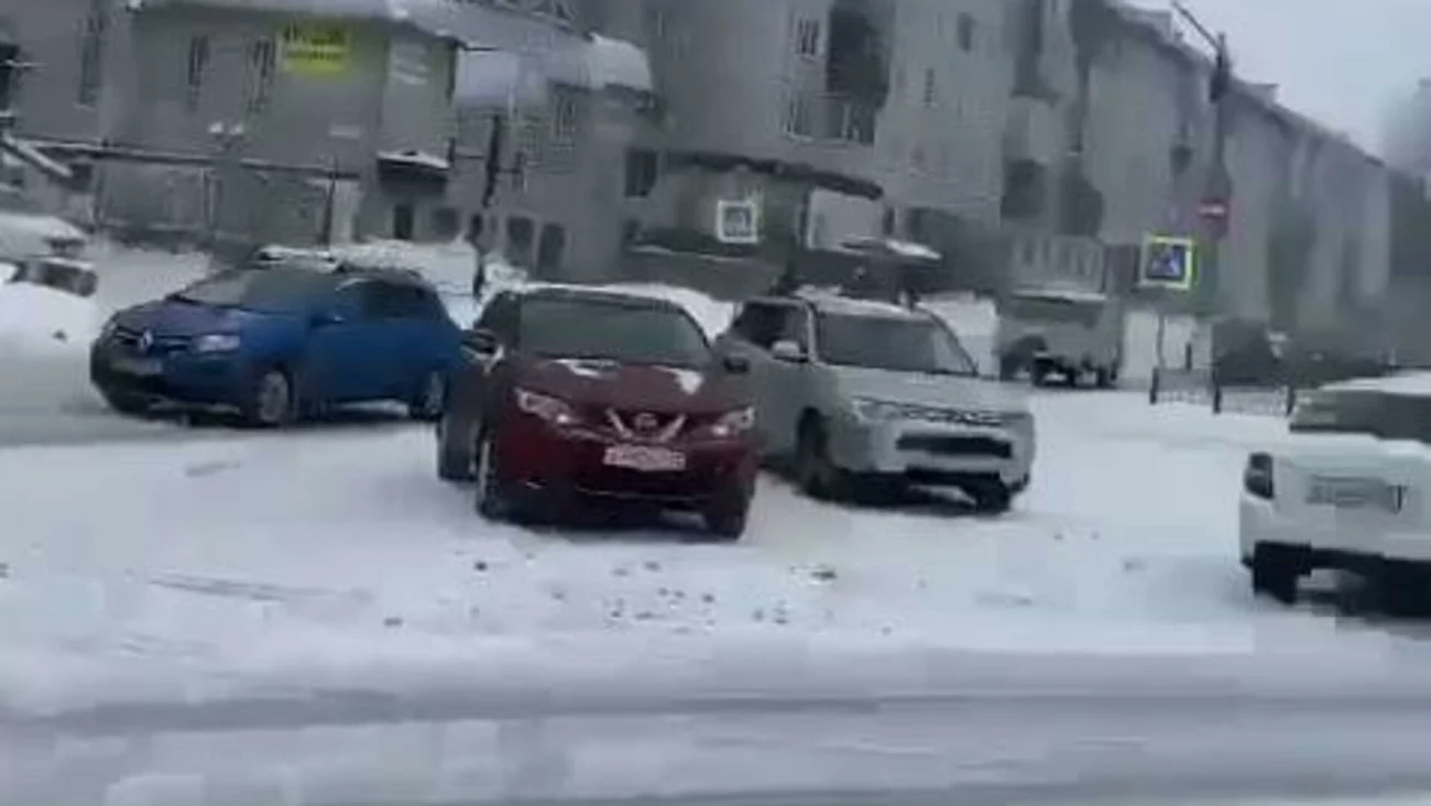 В Бийске за час возле одного дома произошло семь ДТП