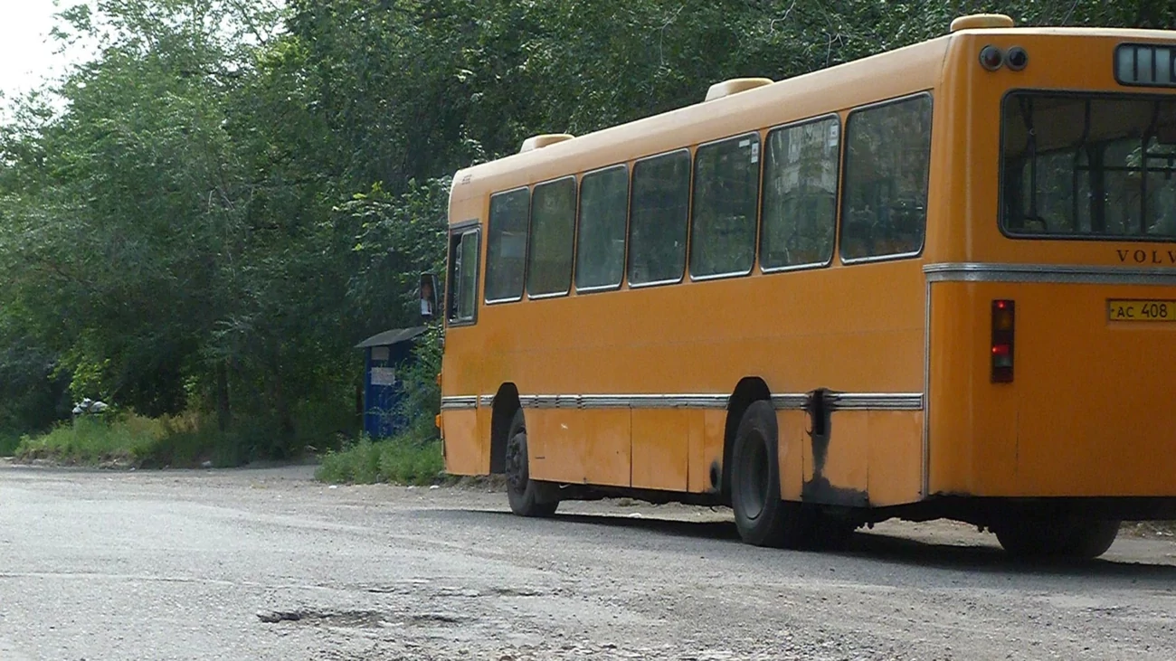 В Барнауле утвердили график движения автобусов к кладбищам на Родительский  день