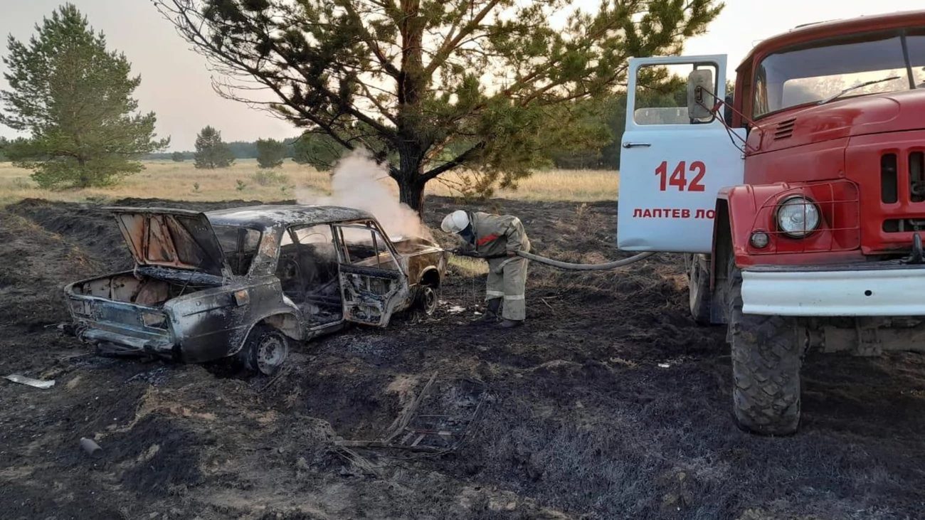 Спасатели предотвратили лесной пожар после ДТП с возгоранием в Алтайском  крае