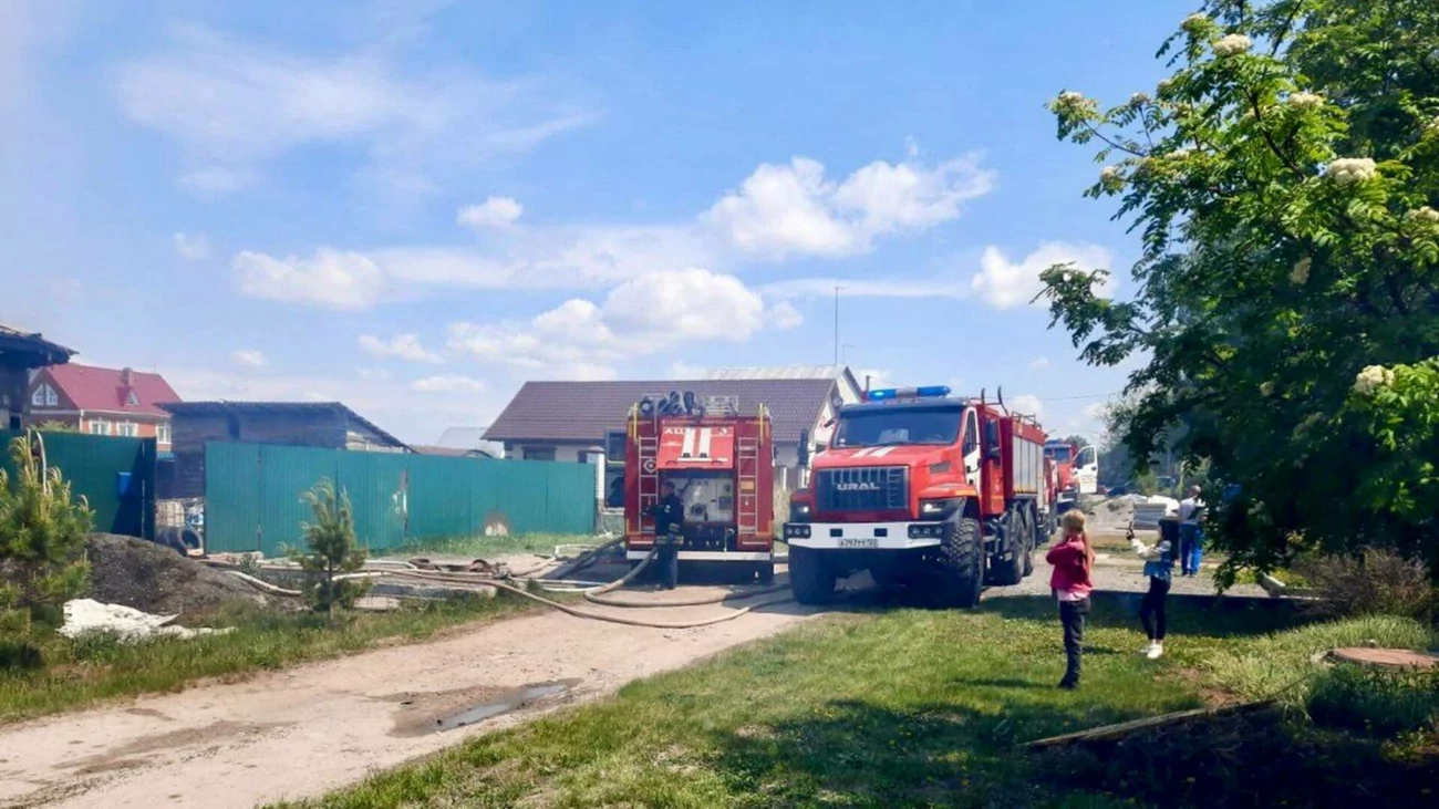 Тело пожилого мужчины нашли в доме при пожаре в пригороде Барнаула