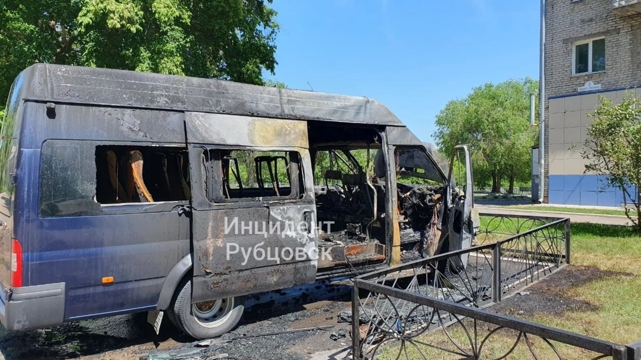 Автомобиль американской фирмы сгорел в алтайском городе