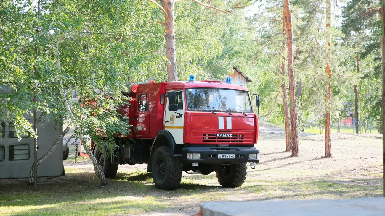 Томенко посетил детский лагерь в Егорьевском районе, где бушует лесной пожар