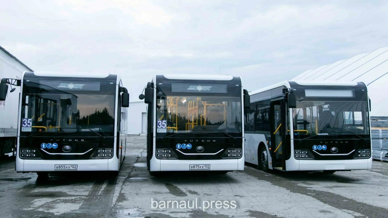 Новые большие автобусы вышли на маршруты в Барнауле