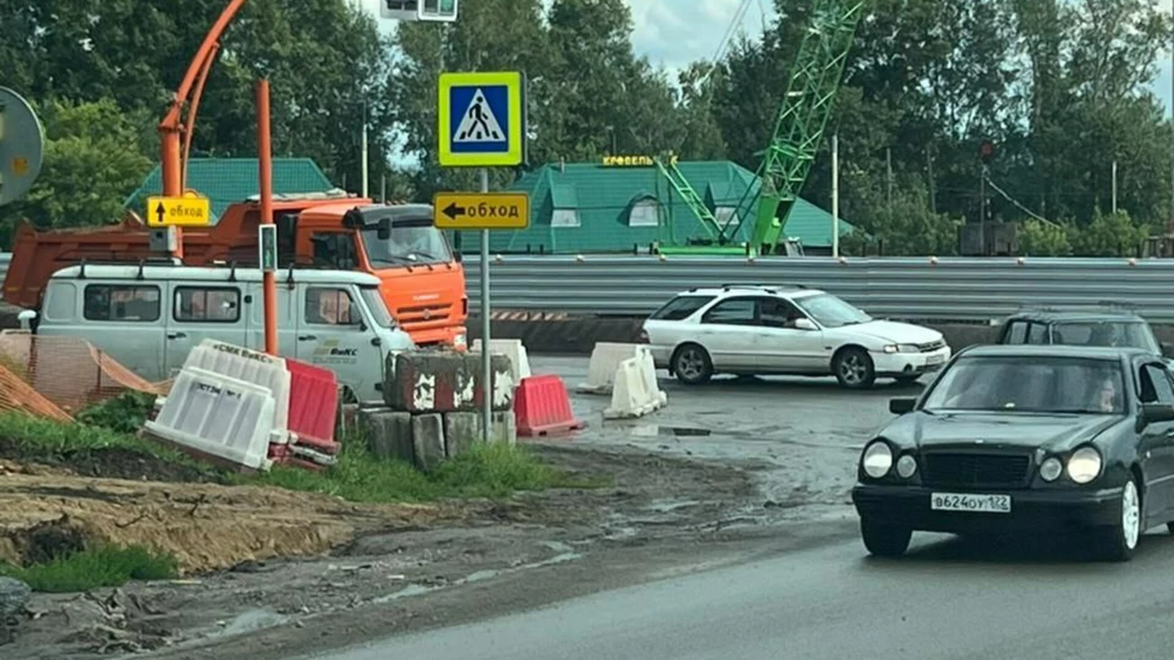 В Минтрансе объяснили причину огромной пробки на Змеиногорском тракте в  Барнауле