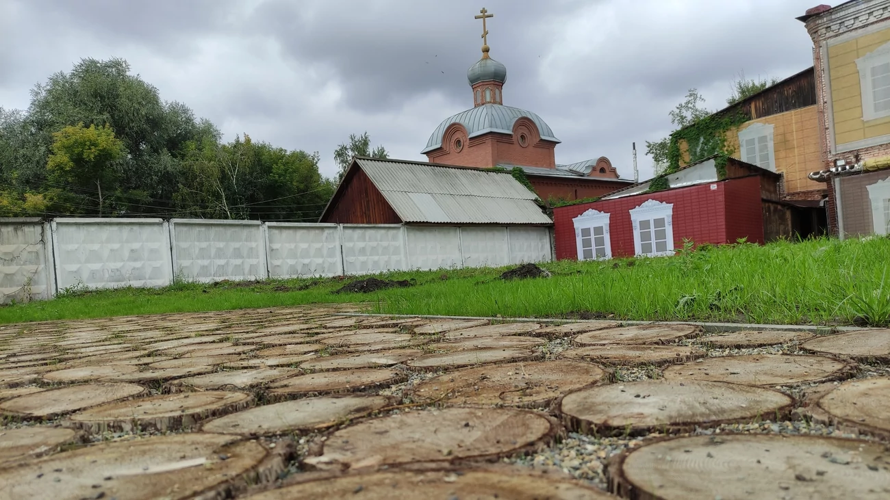 Как выглядит новый сквер на улице Приречной в Барнауле