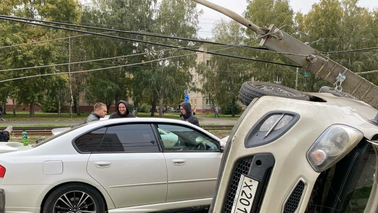 В ГИБДД рассказали подробности жесткой аварии на Антона Петрова в Барнауле