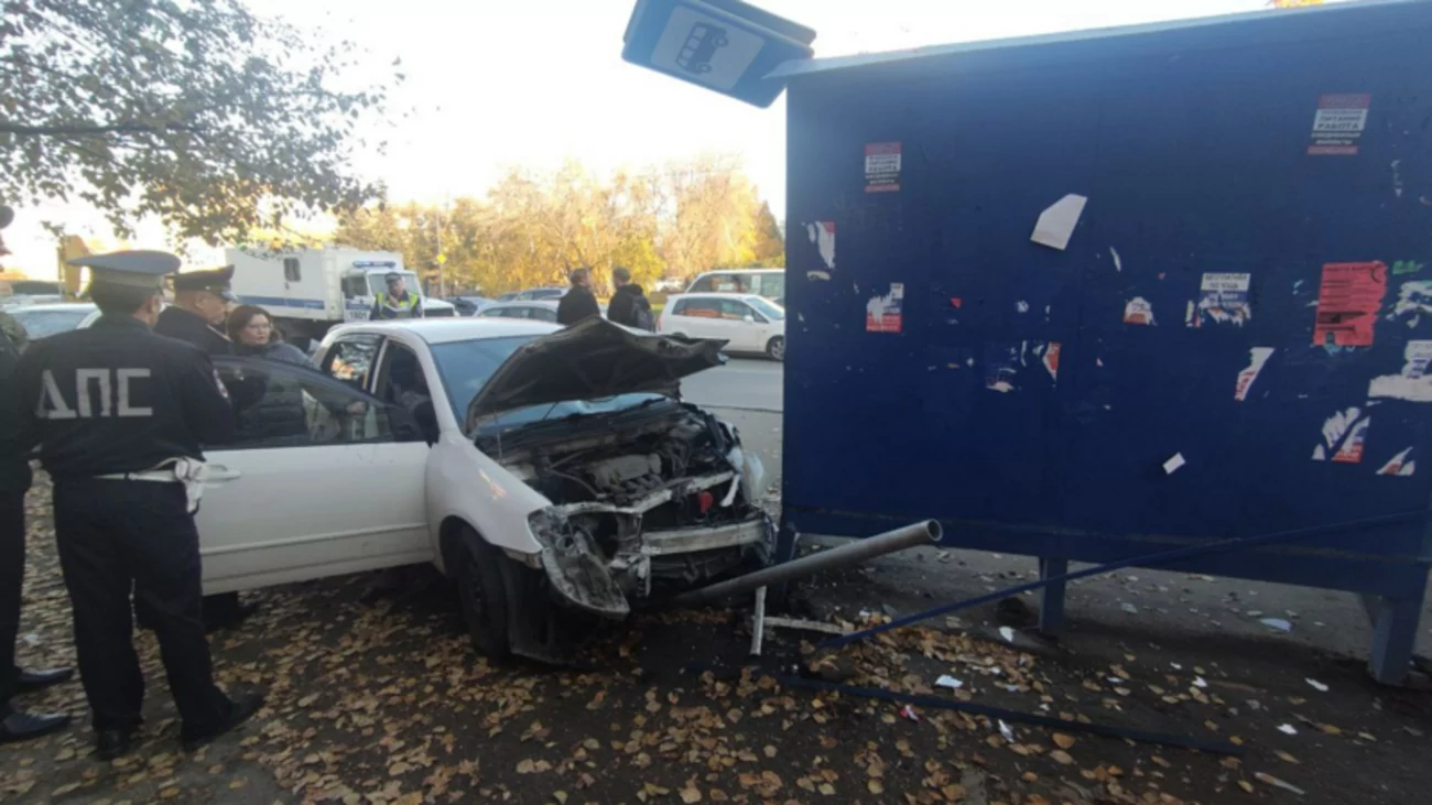 Что известно о ДТП на остановке в Барнауле, где один человек погиб и пятеро  ранены