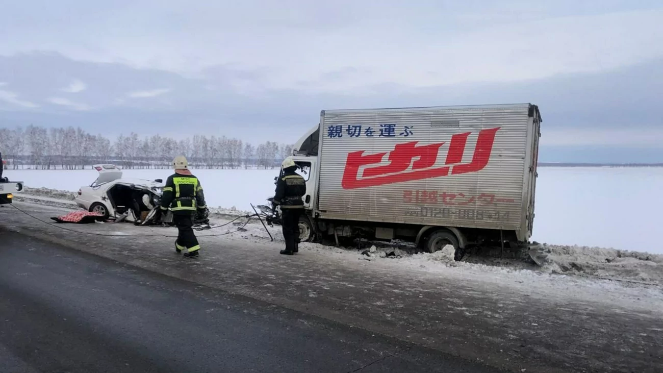 Два человека погибли в ДТП с грузовиком под Барнаулом